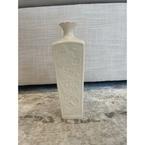 Lenox‎ Porcelain Floral Off-White bud vase 7.5”
